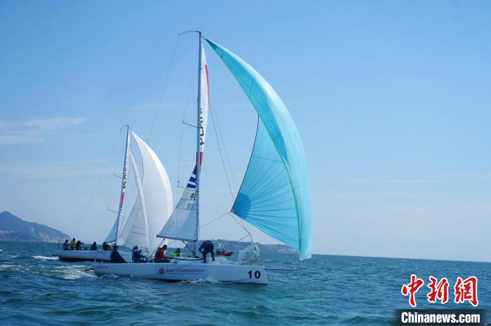 2024大连杯帆船赛在星海湾开幕 23支船队来自全国
