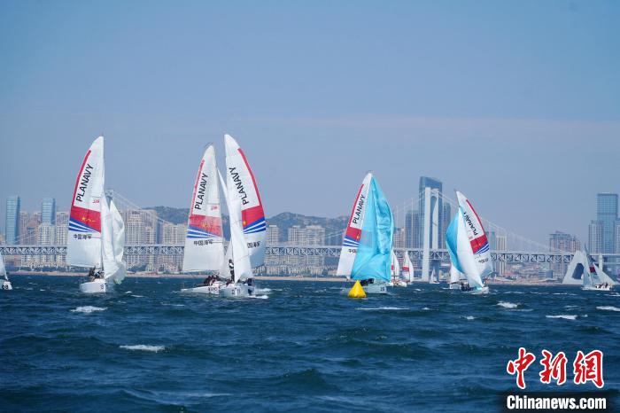 2024大连杯帆船赛在星海湾开幕 23支船队来自全国