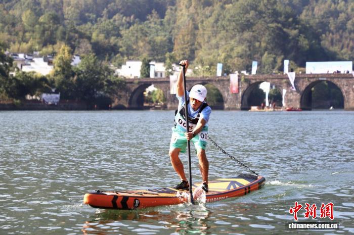 2025年安徽省桨板公开赛在休宁县齐云山举行，来