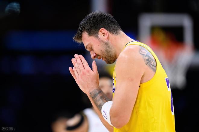 东契奇绝杀封神 文班亚马准四双憾失最佳