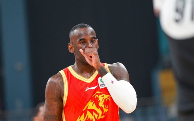 广厦主场力克北控双杀对手延续主场不败纪录