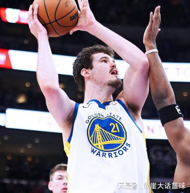 爵士主场力克勇士，勇士关键失误致败