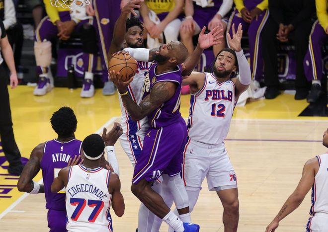 76人三巨头合体掀翻黄蜂 竞争格局恐生变