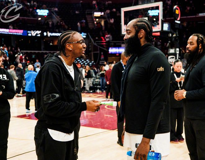 76人三巨头合体掀翻黄蜂 竞争格局恐生变