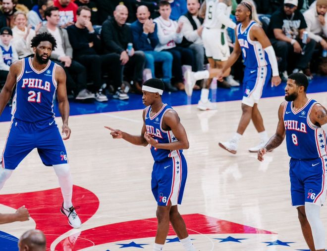 76人三巨头合体掀翻黄蜂 竞争格局恐生变