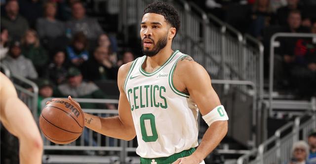 凯尔特人首节轰43分狂胜雄鹿送两连败