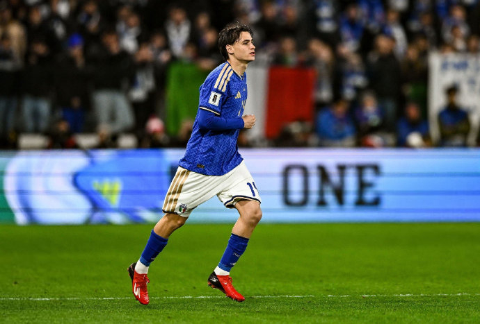 英超争冠战上演惊天逆转 曼城客场力克热刺夺魁