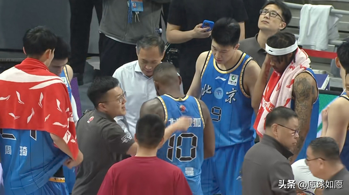 北京男篮力克广东队 曾凡博23+2成奇兵